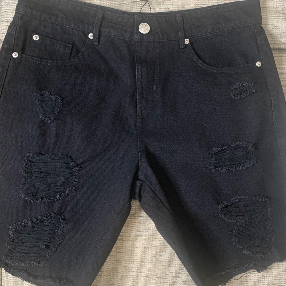 NWT MITTOSHOP Distressed Denim Bermuda Shorts in Black, Size Large